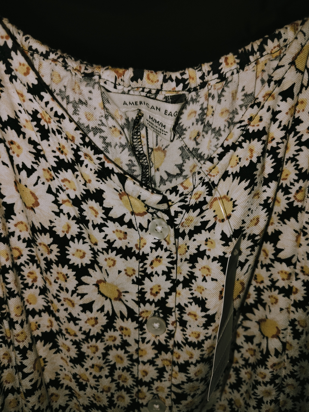 American Eagle Outfitters Women’s Black Daisy Print Button-Front Top - Picture 10 of 10